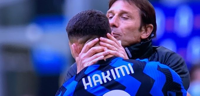 La Gazzetta dello Sport ndez sfiden: “Ja dueli me i bukur i Napoli-Inter: eshte pikerisht Hakimi kunder…”